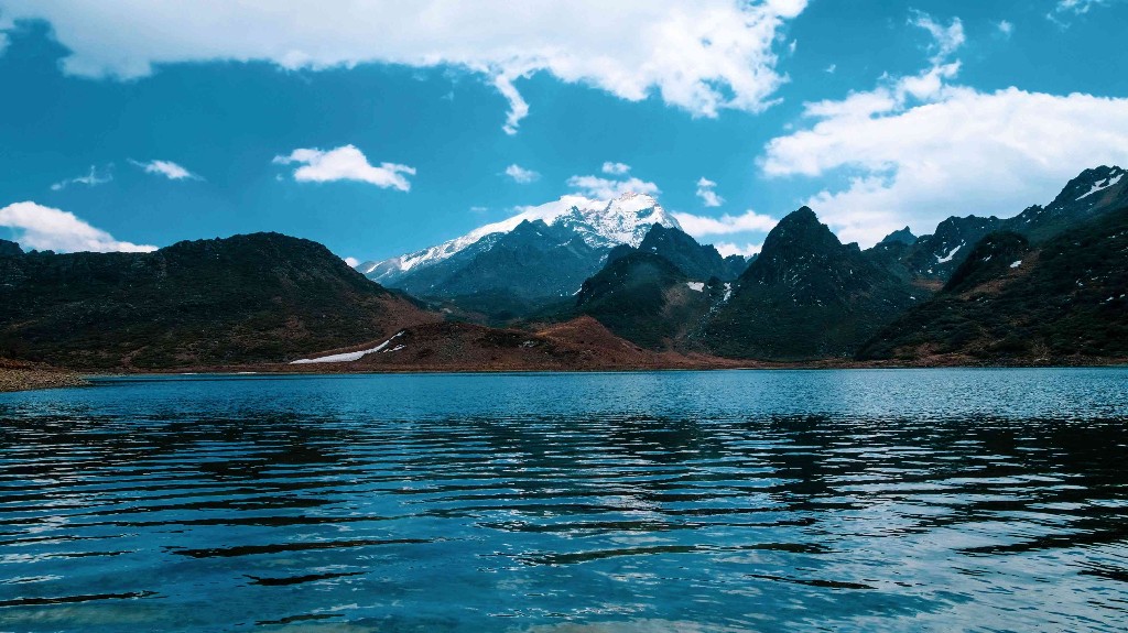 富裕美丽之城 和谐香格里拉 | “人生中的第一座雪山” 哈巴雪山迎来最佳观景季