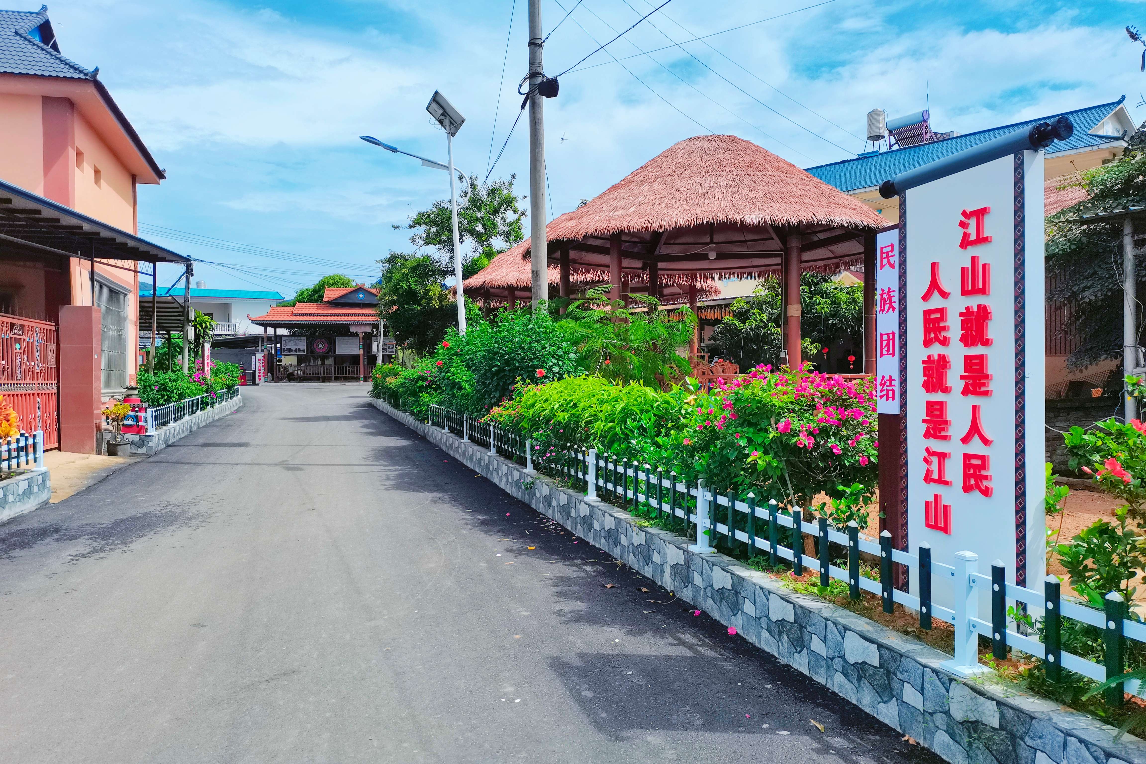 勐捧镇下中良：哈尼村寨幸福“蝶变”