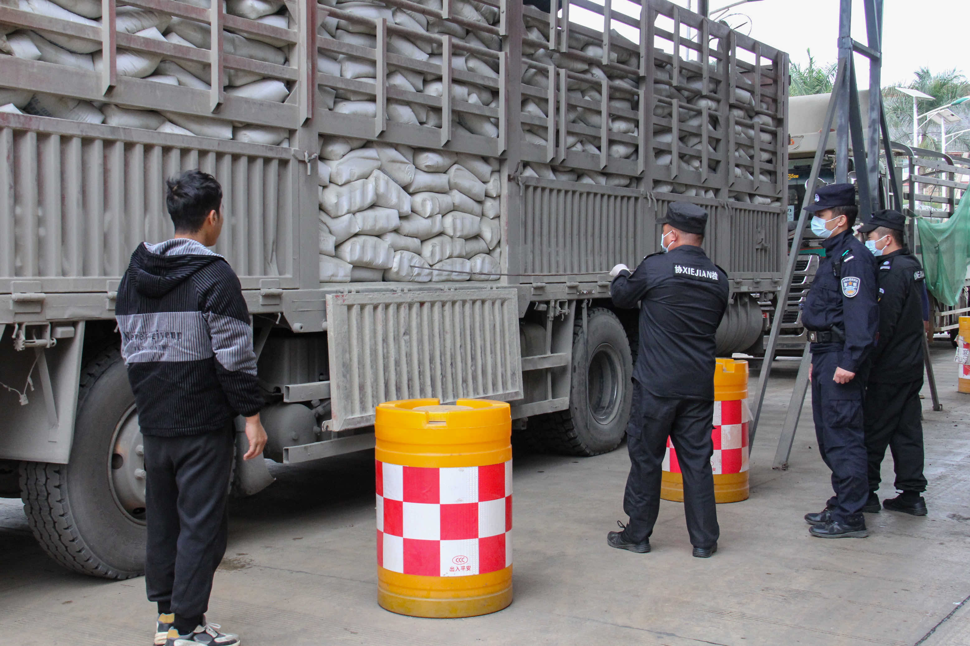 打洛口岸:优化口岸服务 保障高效通关