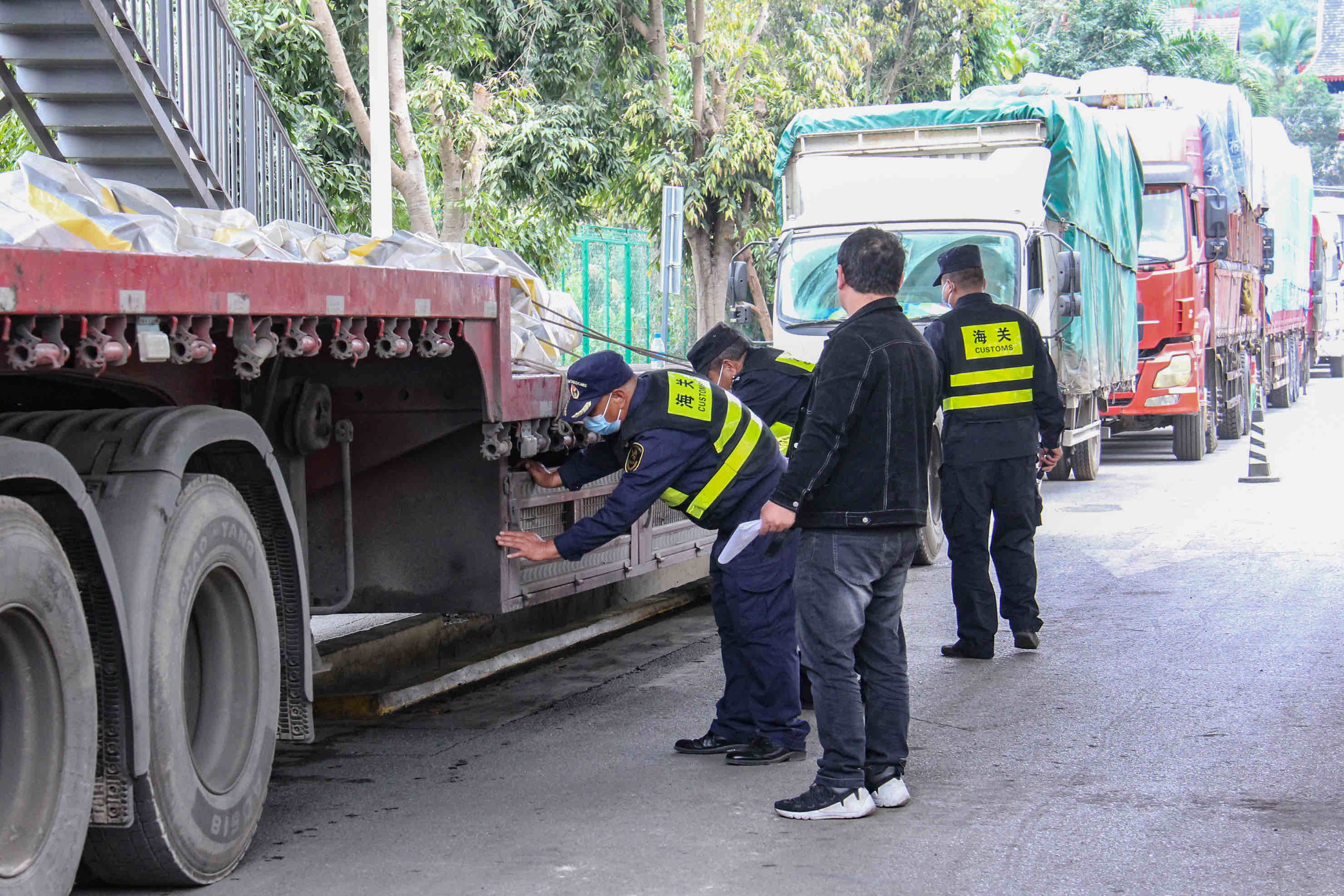 打洛口岸:优化口岸服务 保障高效通关