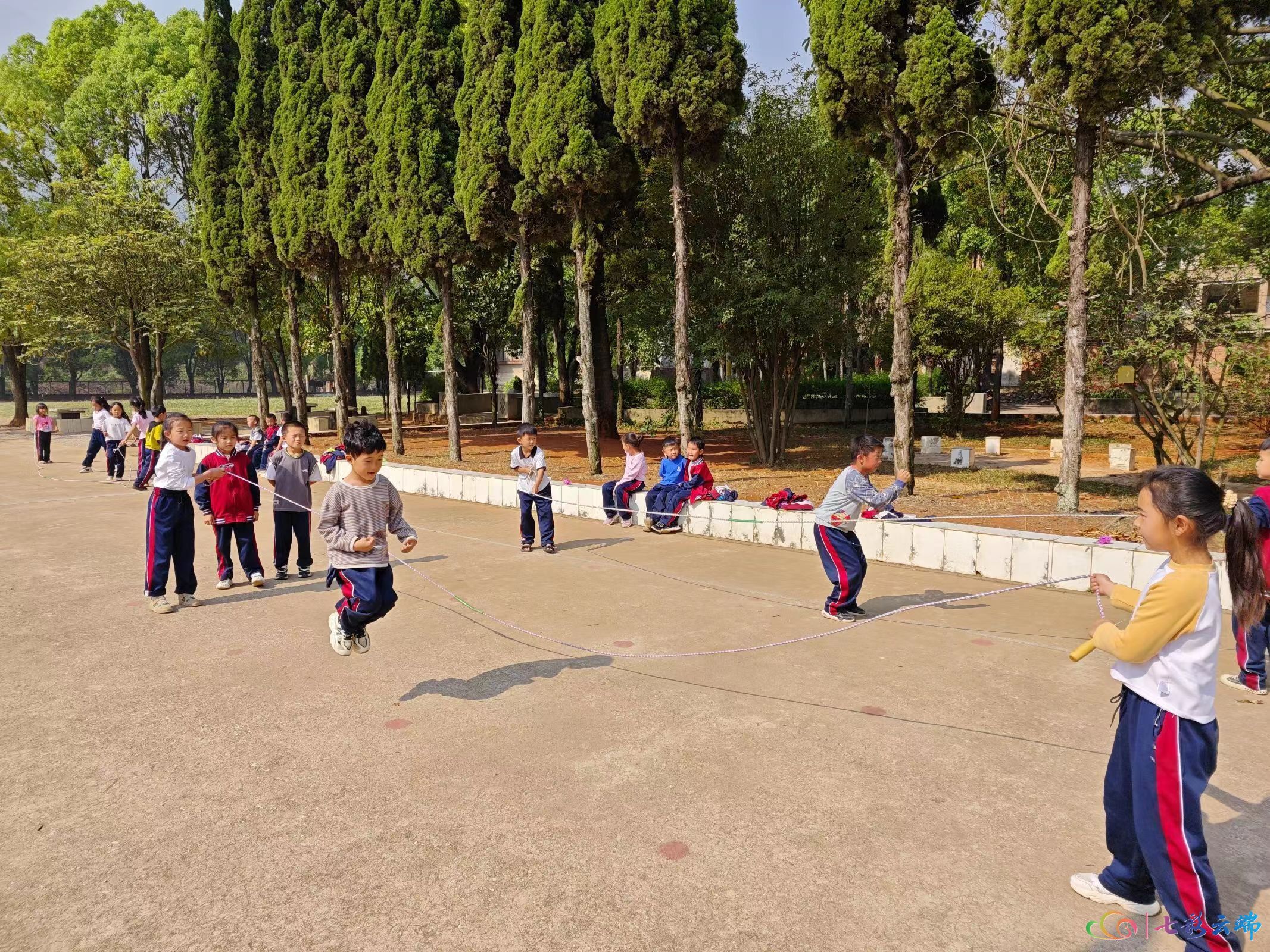 “一双小眼睛，抓出大成效”——省委书记对话小学校长