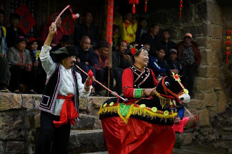大理南涧：看“村晚”迎新年