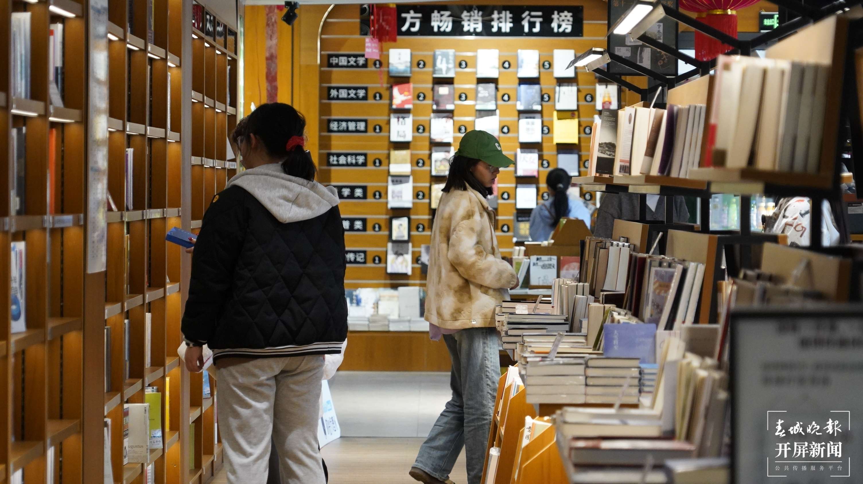 （采访传编辑）和开屏一起过大年  大理宾川：“悦读”新春，书香也是年味（有视频） (7).JPG