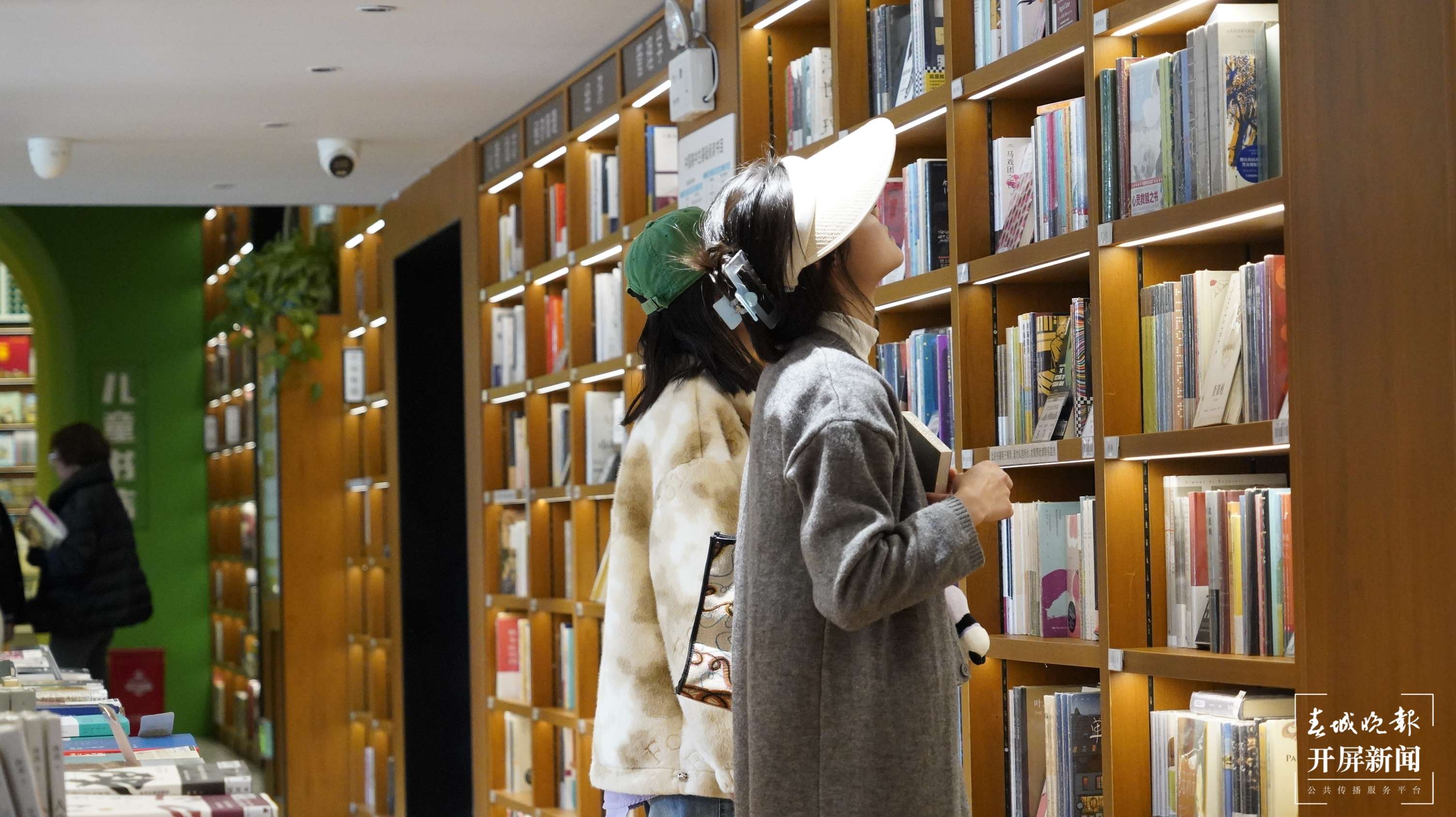 （采访传编辑）和开屏一起过大年  大理宾川：“悦读”新春，书香也是年味（有视频） (10).JPG