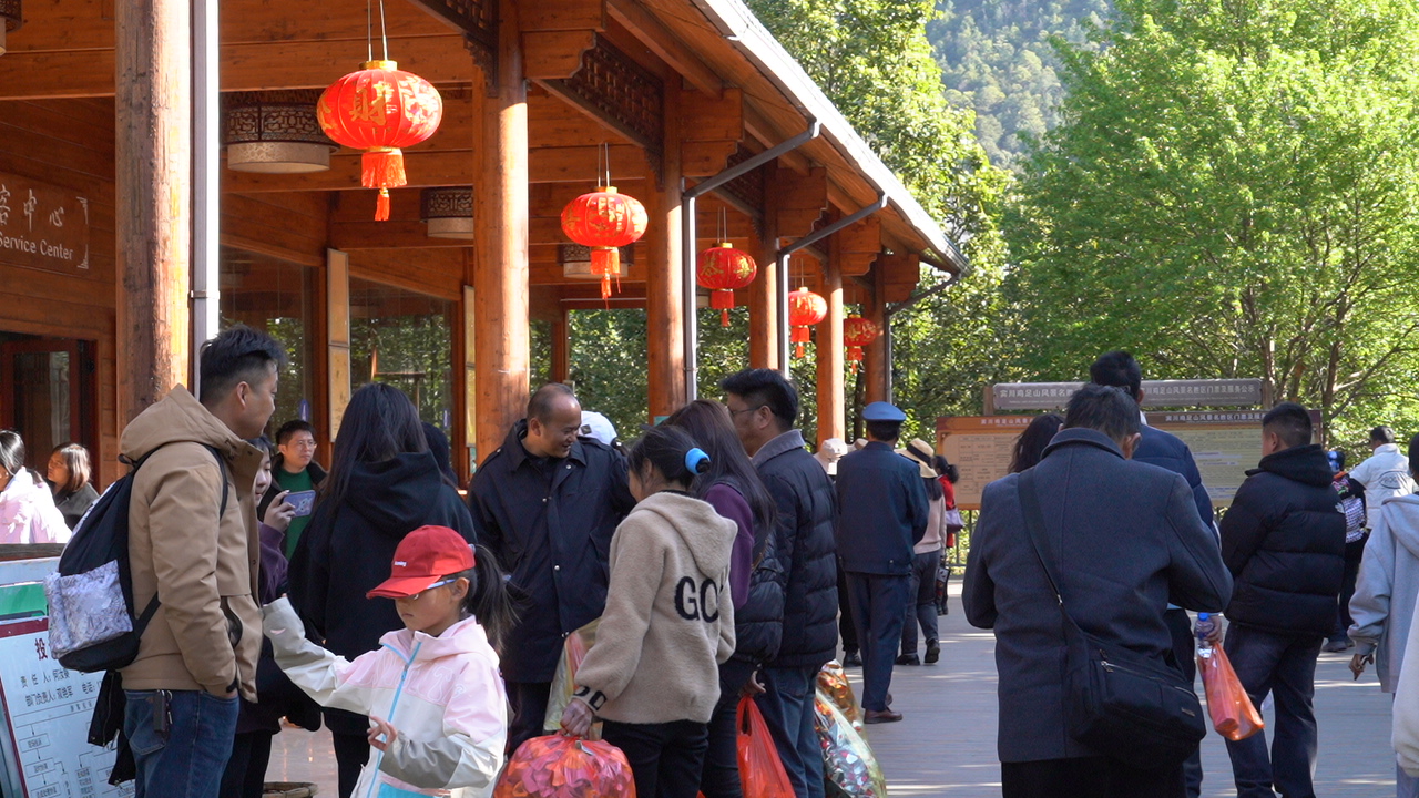 （采访传编辑）大理宾川：春节期间景区和游客双向奔赴，共同营造“文明之旅” (1).JPG