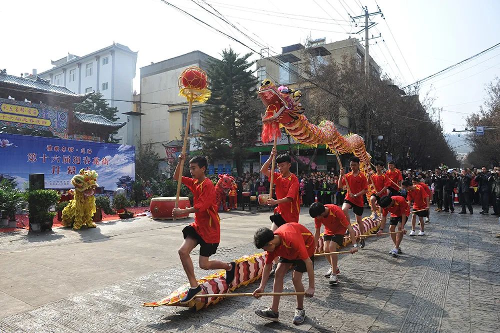 （采访传编辑）高跷争艳、花灯满城……这个元宵节，云南玩场不一般！玉溪.jpg