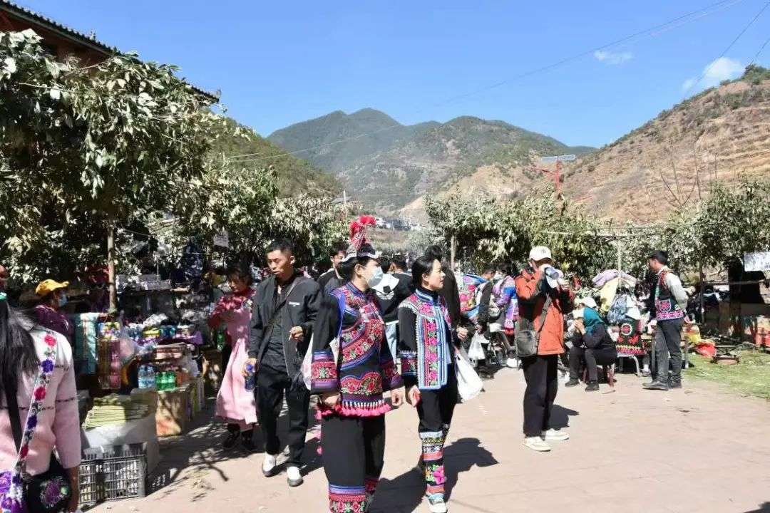 （采访传编辑）高跷争艳、花灯满城……这个元宵节，云南玩场不一般！楚雄3.jpg