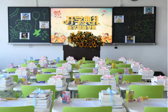 云南工商学院经济与管理学院 拉满开学仪式感迎接学生返校28.png