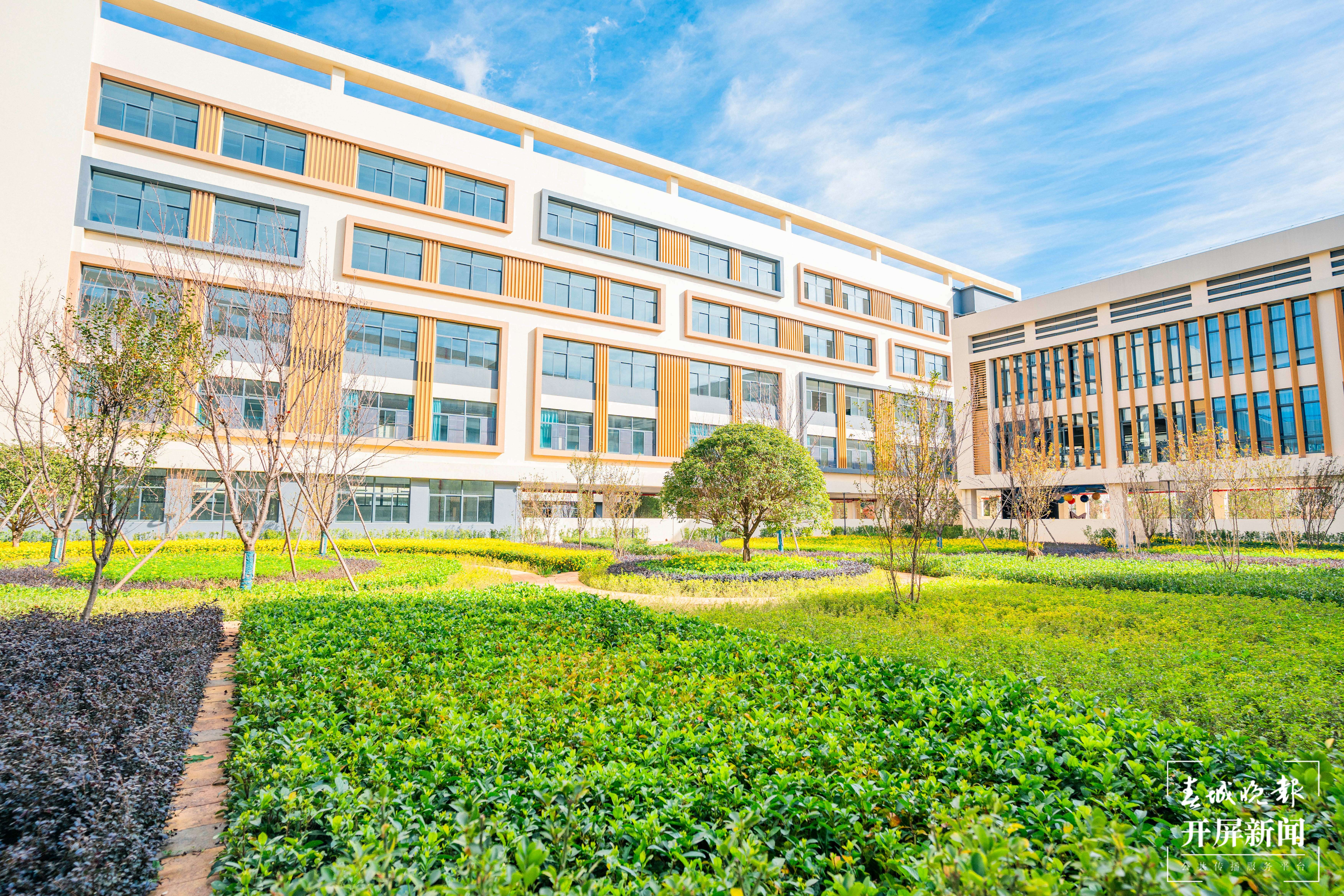 度假区二小拥金路校区春色