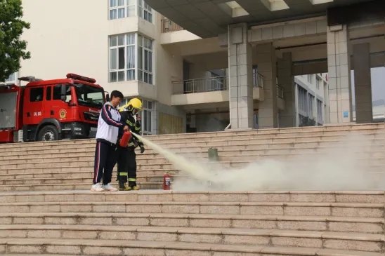 昆一中晋宁学校开展消防安全应急疏散演练