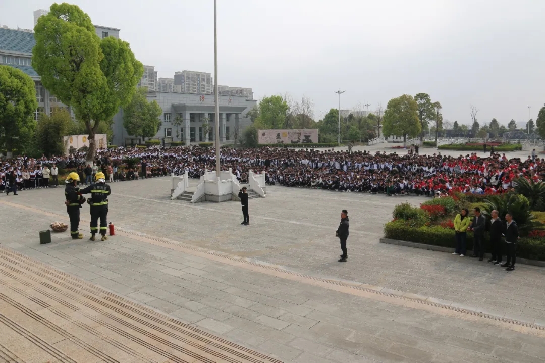 昆一中晋宁学校开展消防安全应急疏散演练