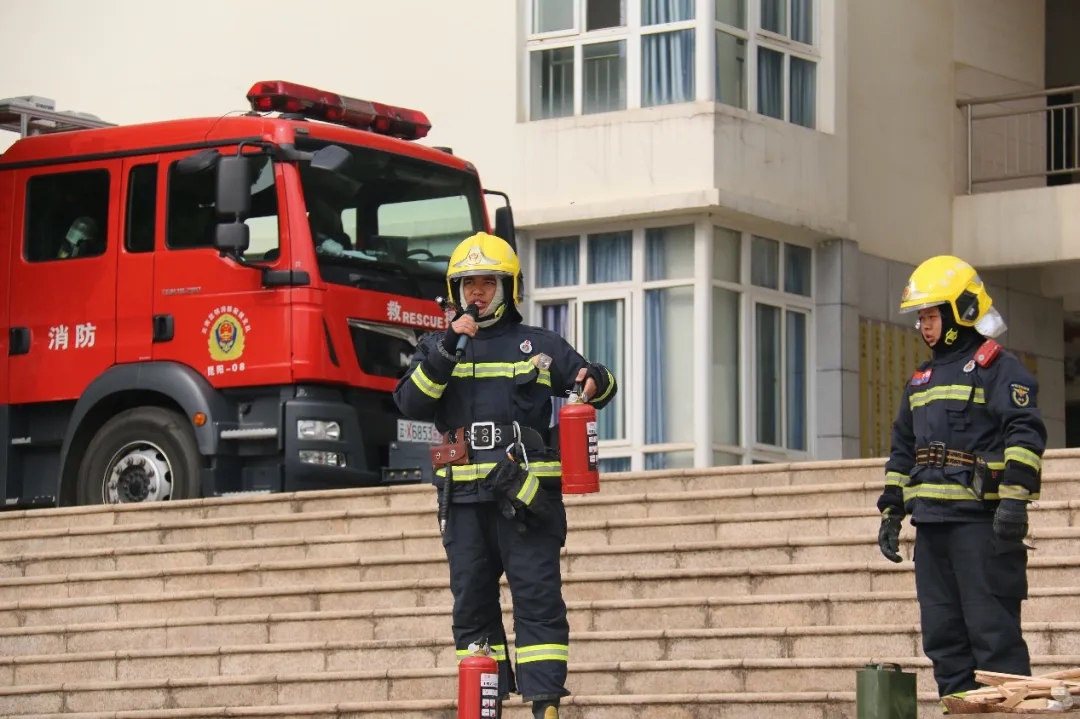 昆一中晋宁学校开展消防安全应急疏散演练