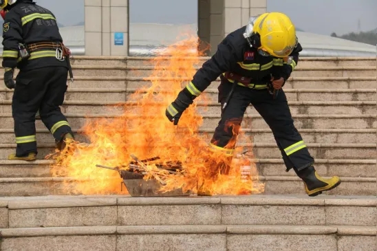 昆一中晋宁学校开展消防安全应急疏散演练