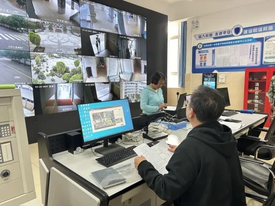 昆一中晋宁学校开展消防安全应急疏散演练