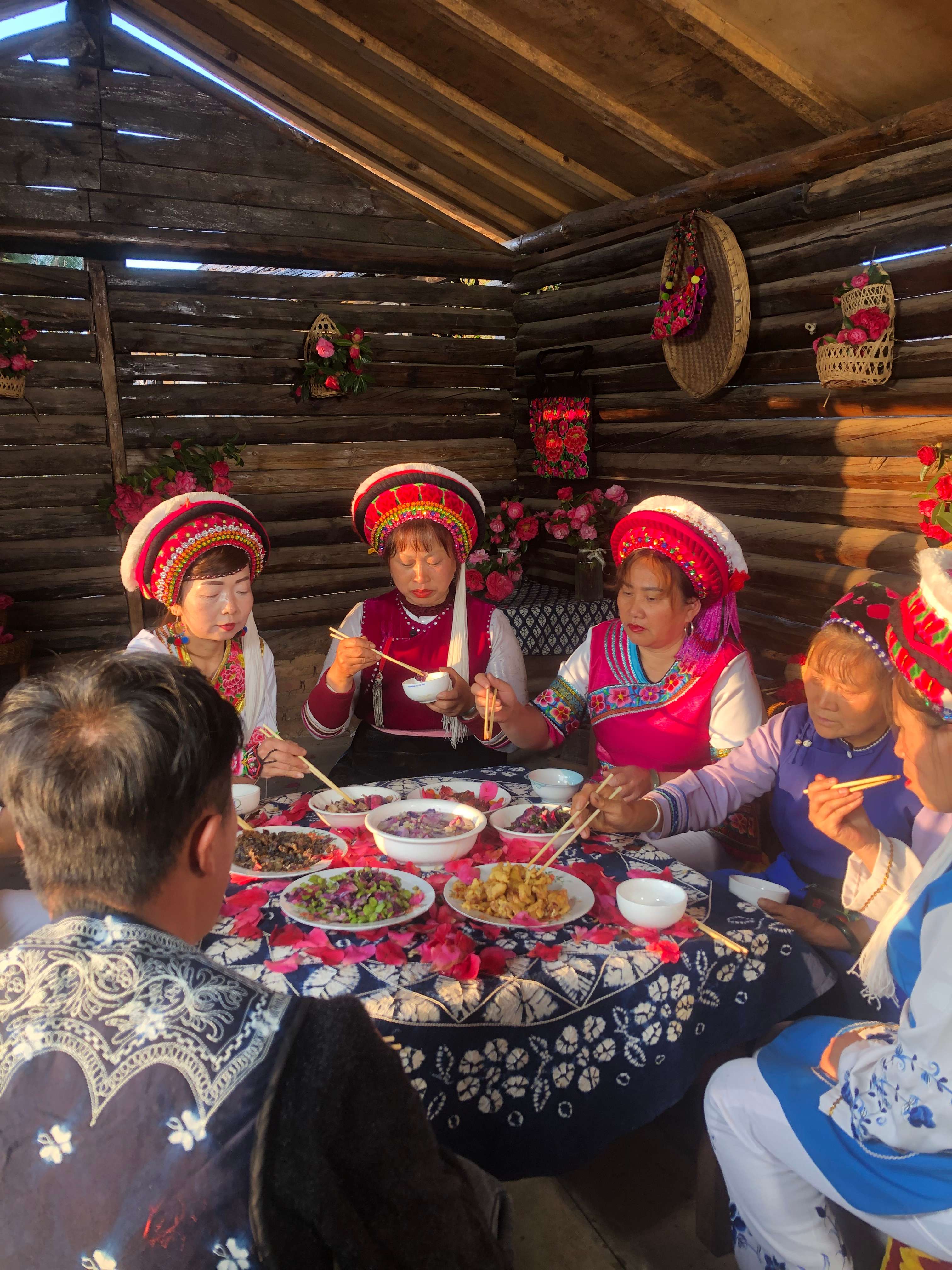 追风逐花 爱在大理 | 拥有一整座茶花山谷是怎样的体验？