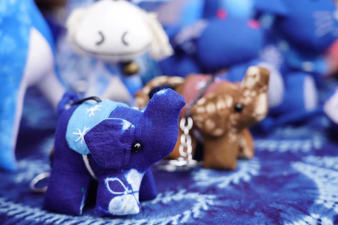 追风逐花 爱在大理| 巍山：一针一线，布艺生花