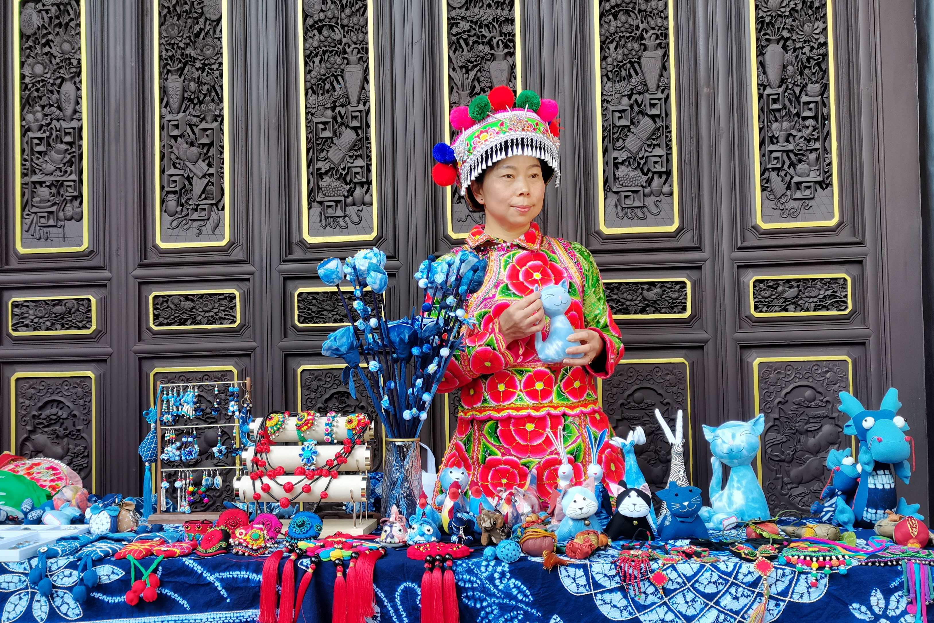 追风逐花 爱在大理| 巍山：一针一线，布艺生花