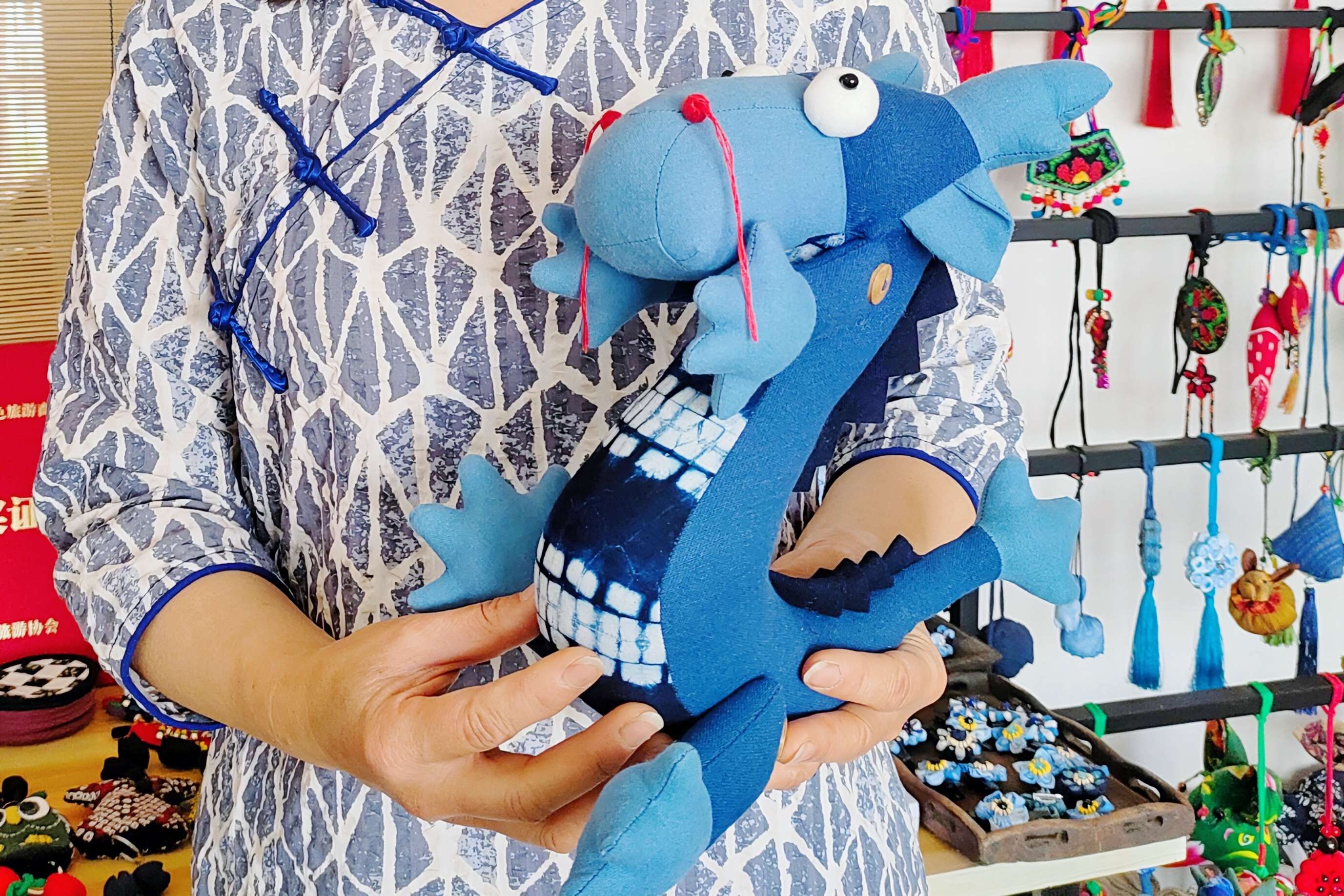 追风逐花 爱在大理| 巍山：一针一线，布艺生花