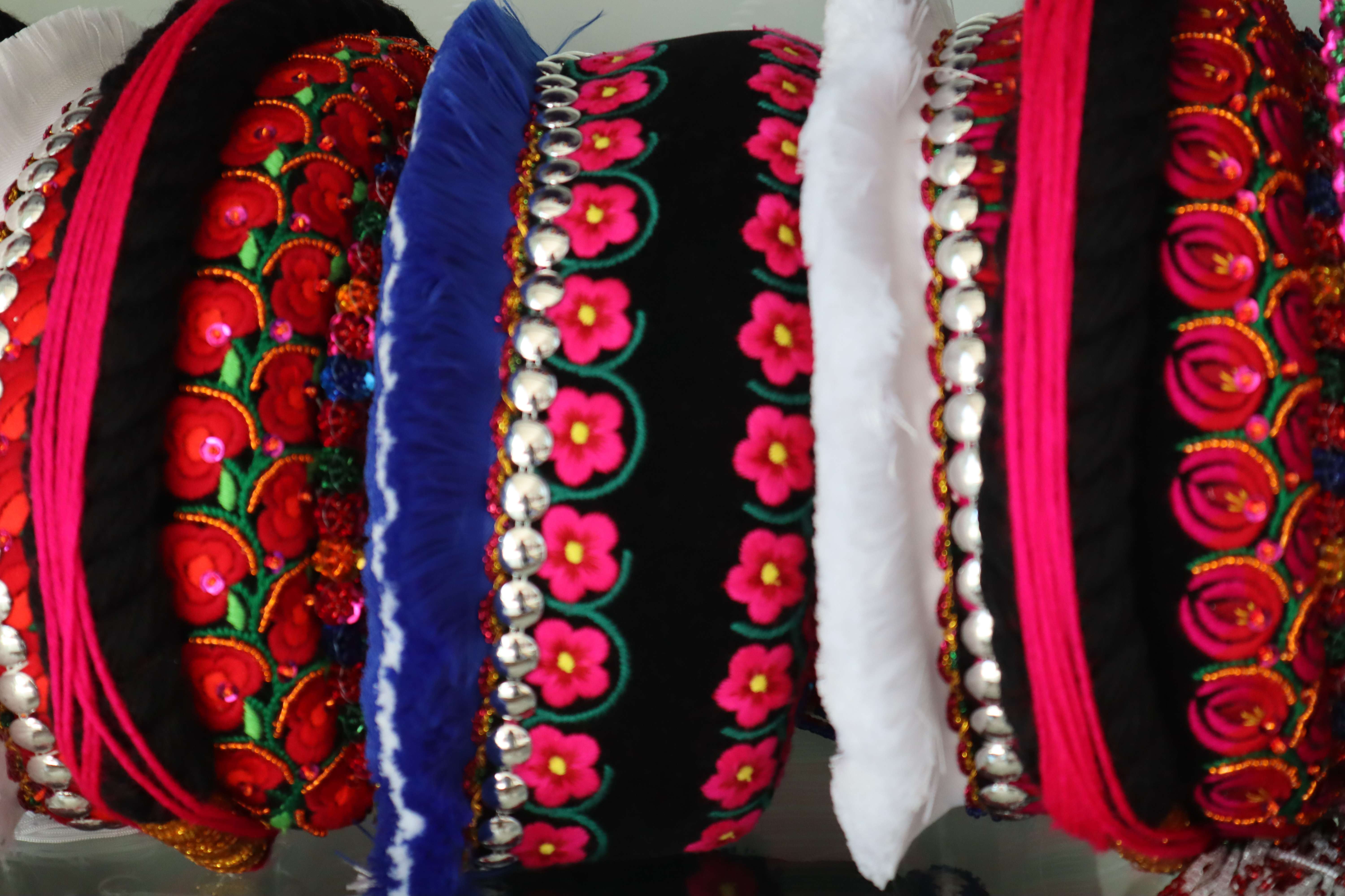 追风逐花 爱在大理 | 刘茂菲：“锦”上添“花” ，用白族刺绣服饰体现民族自信