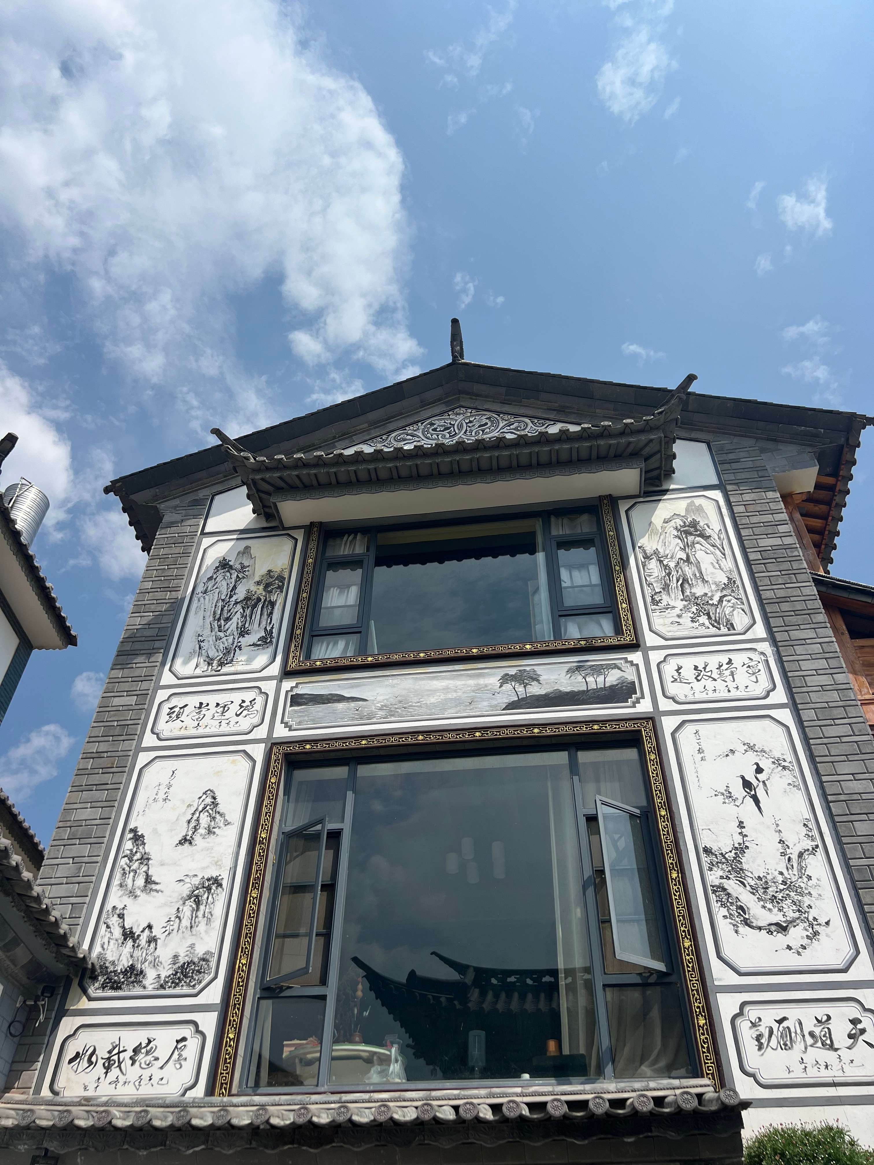 追风逐花 爱在大理 | 屋檐上的“风花雪月”