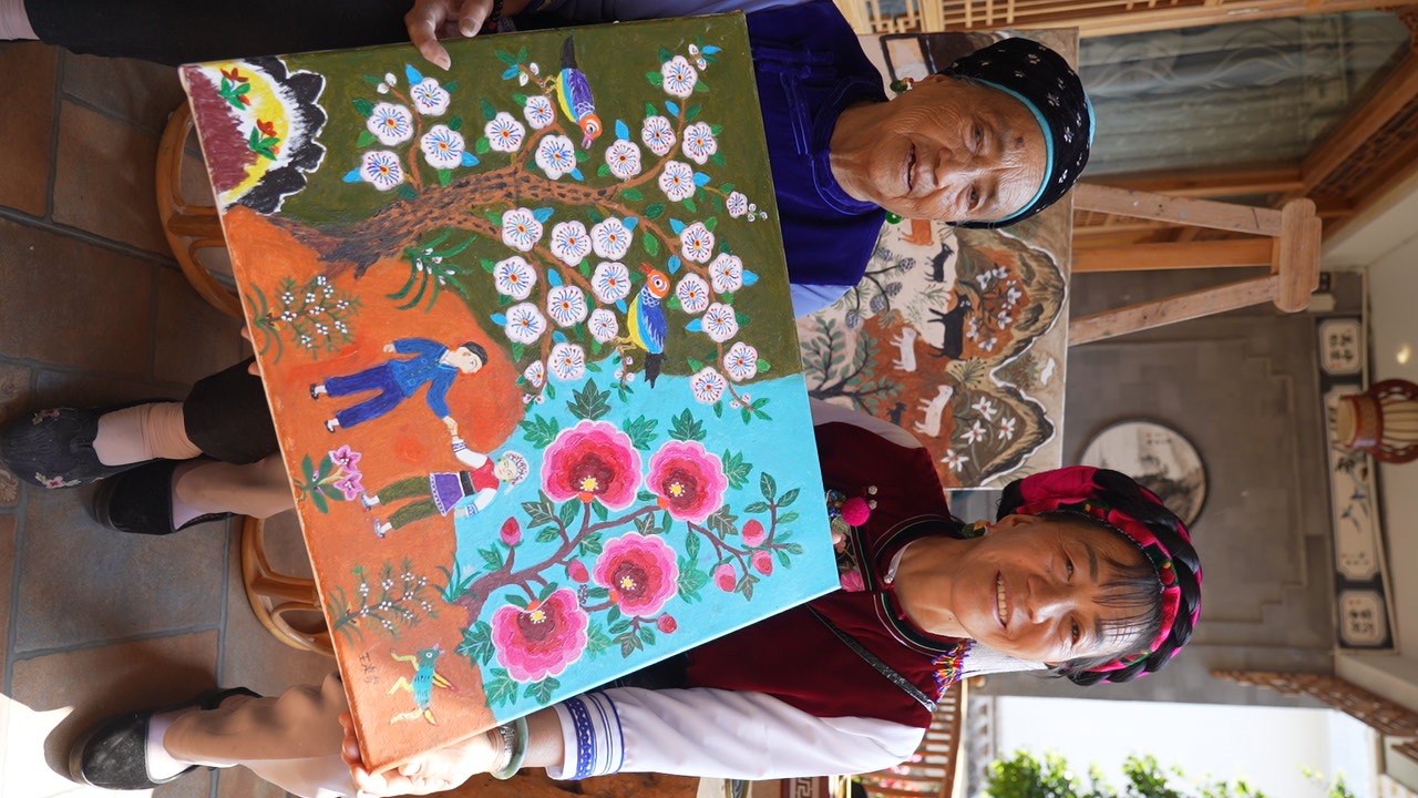 追风逐花 爱在大理 | 白族奶奶的色彩世界：双廊农民画家的故事