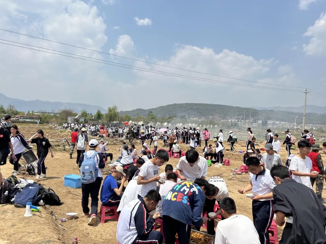 昆一中晋宁学校学子赴抚仙湖开展劳动与古生物遗址研学活动