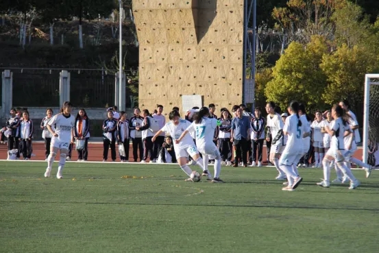 “星火杯”燃情绿茵，昆一中晋宁学校足球赛圆满收官