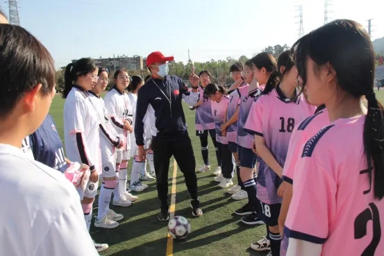 “星火杯”燃情绿茵，昆一中晋宁学校足球赛圆满收官