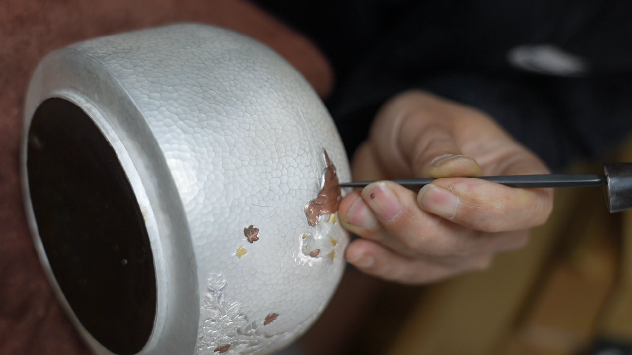 追风逐花 爱在大理 | 鹤庆银器里的錾刻美学：金银铜的交响乐