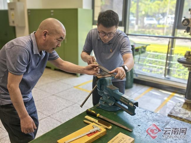 云南中烟“劳动者风采”|师傅的“小绿车”