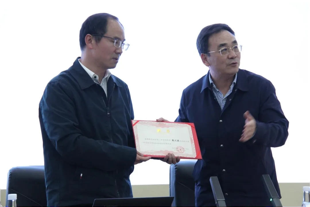 育人之路德育先行！昆一中晋宁学校请专家到校谈德育