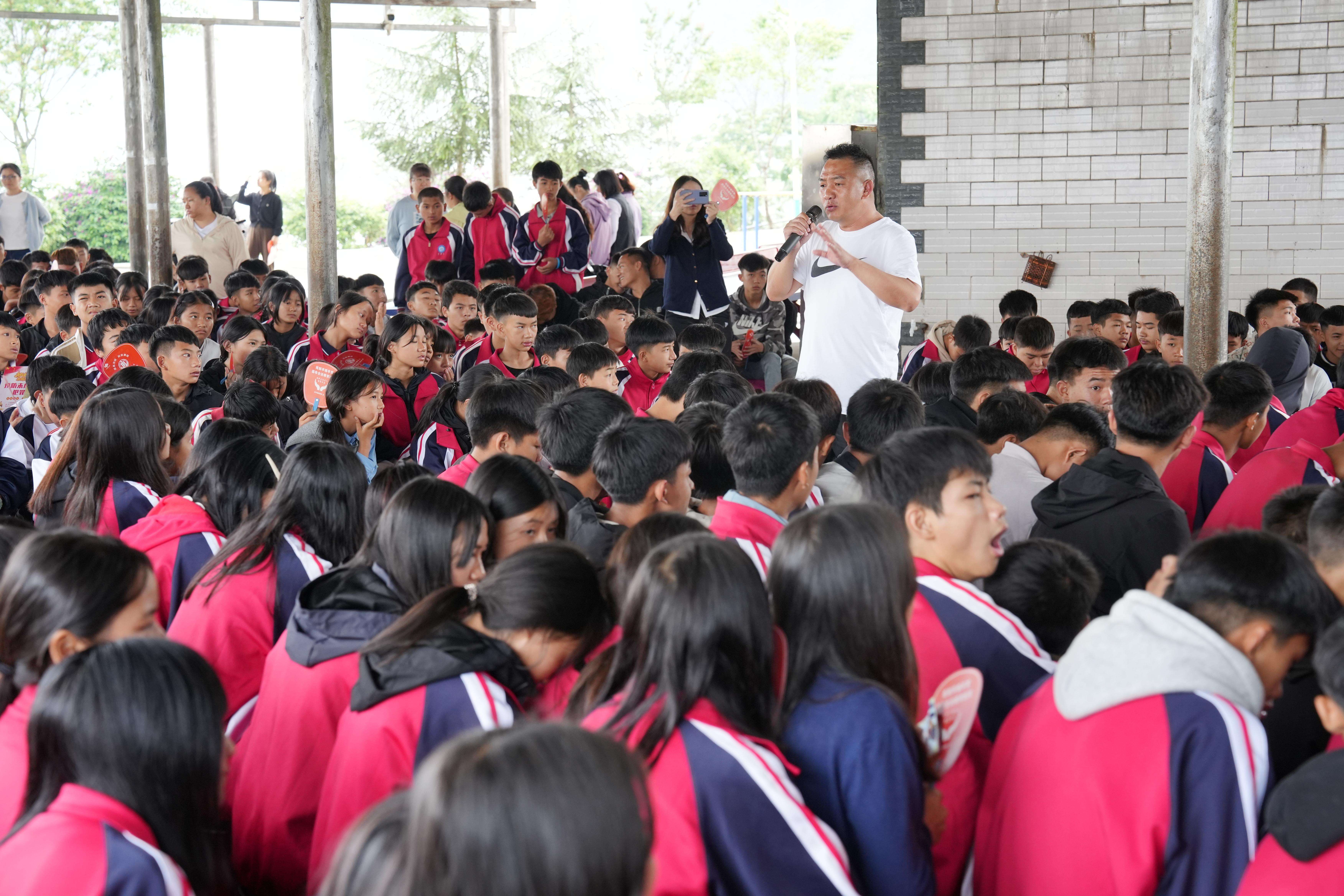 沙依坡中学法律知识宣讲活动现场（胡艳辉  摄）DSC05192.JPG