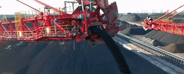 跟着总书记的考察足迹丨智慧港口 向海而兴2.gif