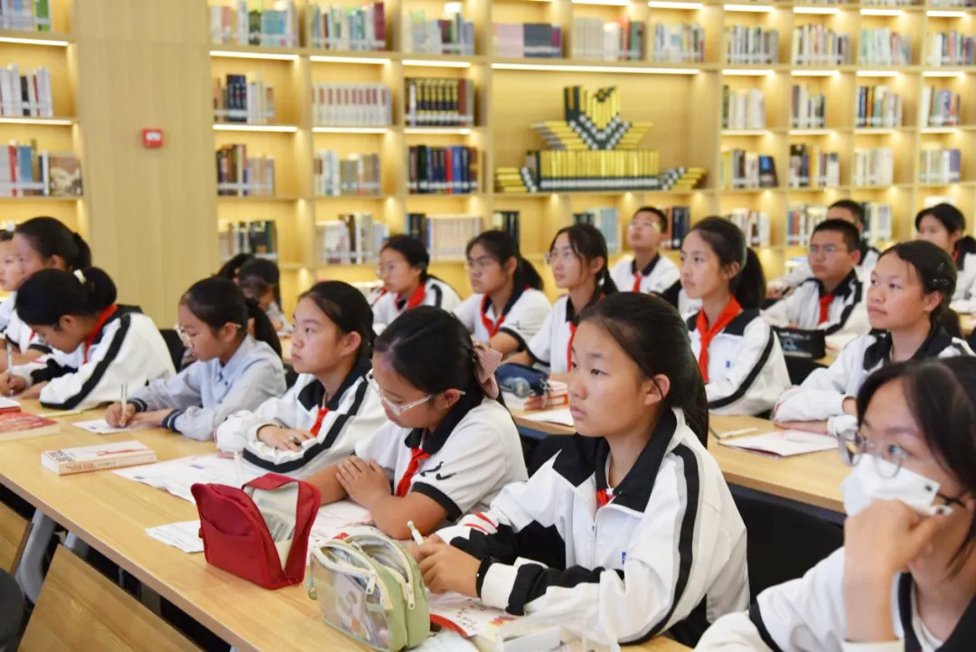 云附西林分校开展《红星照耀中国》读书会活动