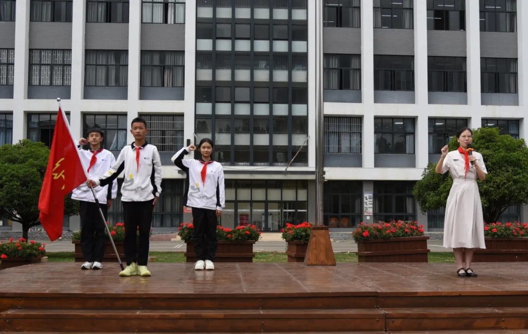 云附西林分校举行初二离队及入团仪式