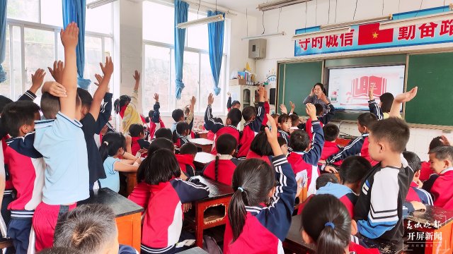杨艳兰授课现场 大理云龙：六一普法进校园，携手共筑童心路1.jpg
