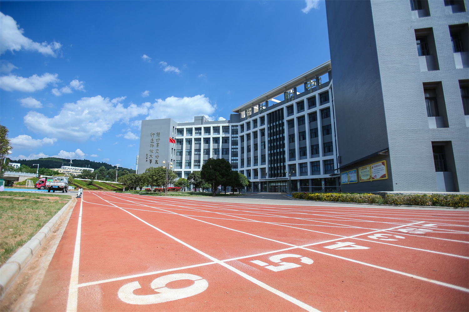 西林附中校园