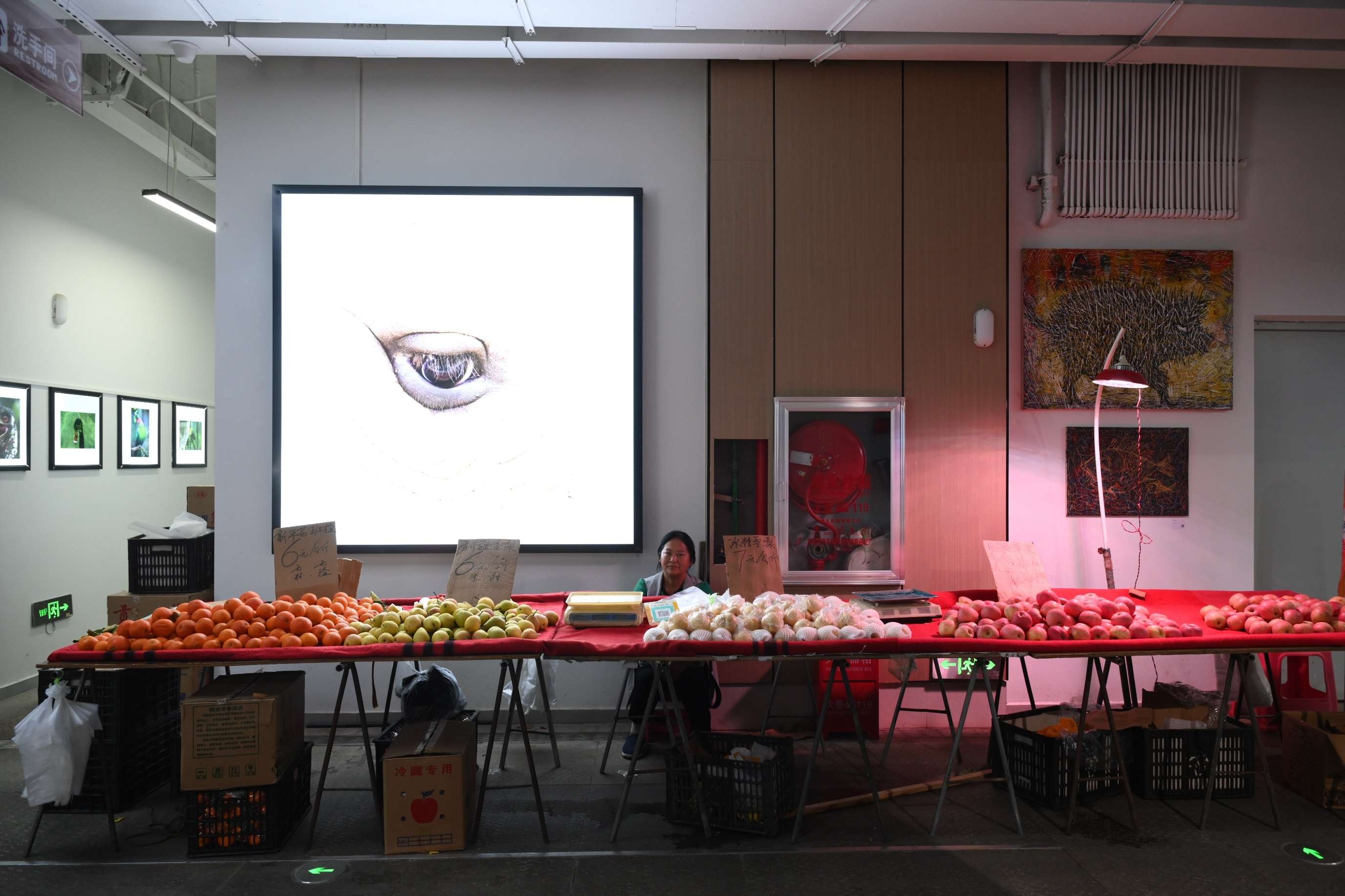艺术作品与菜市场相融合.JPG