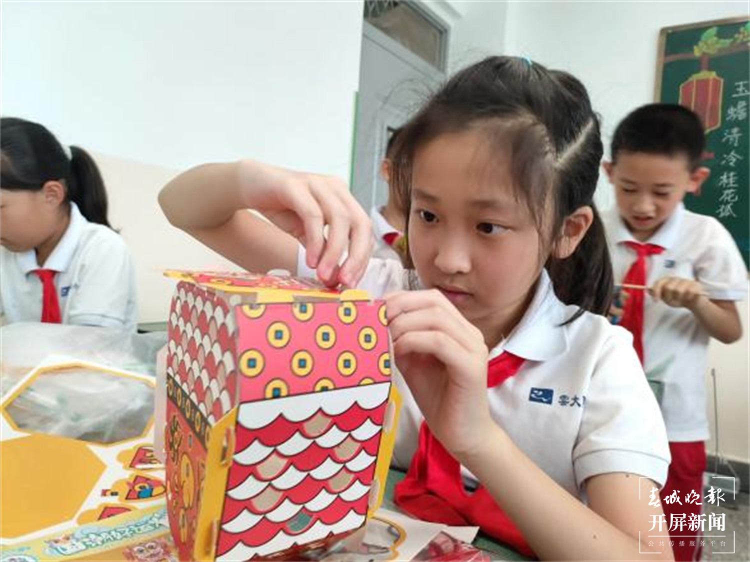 西林附中小学部开展中秋花灯制作活动