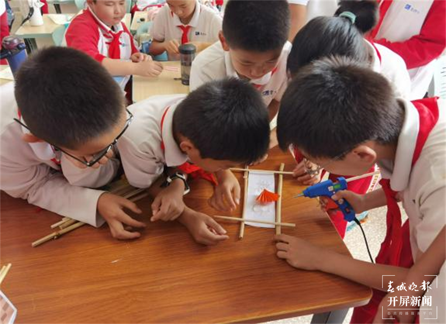 西林附中小学部开展中秋花灯制作活动