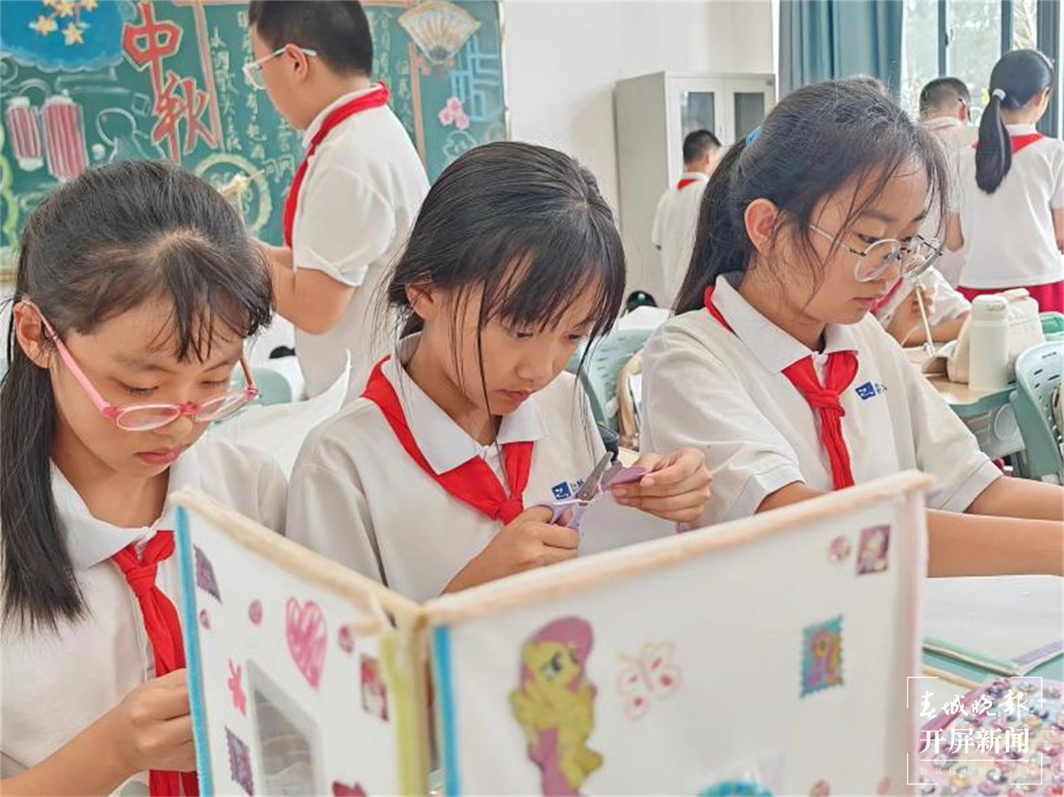 西林附中小学部开展中秋花灯制作活动