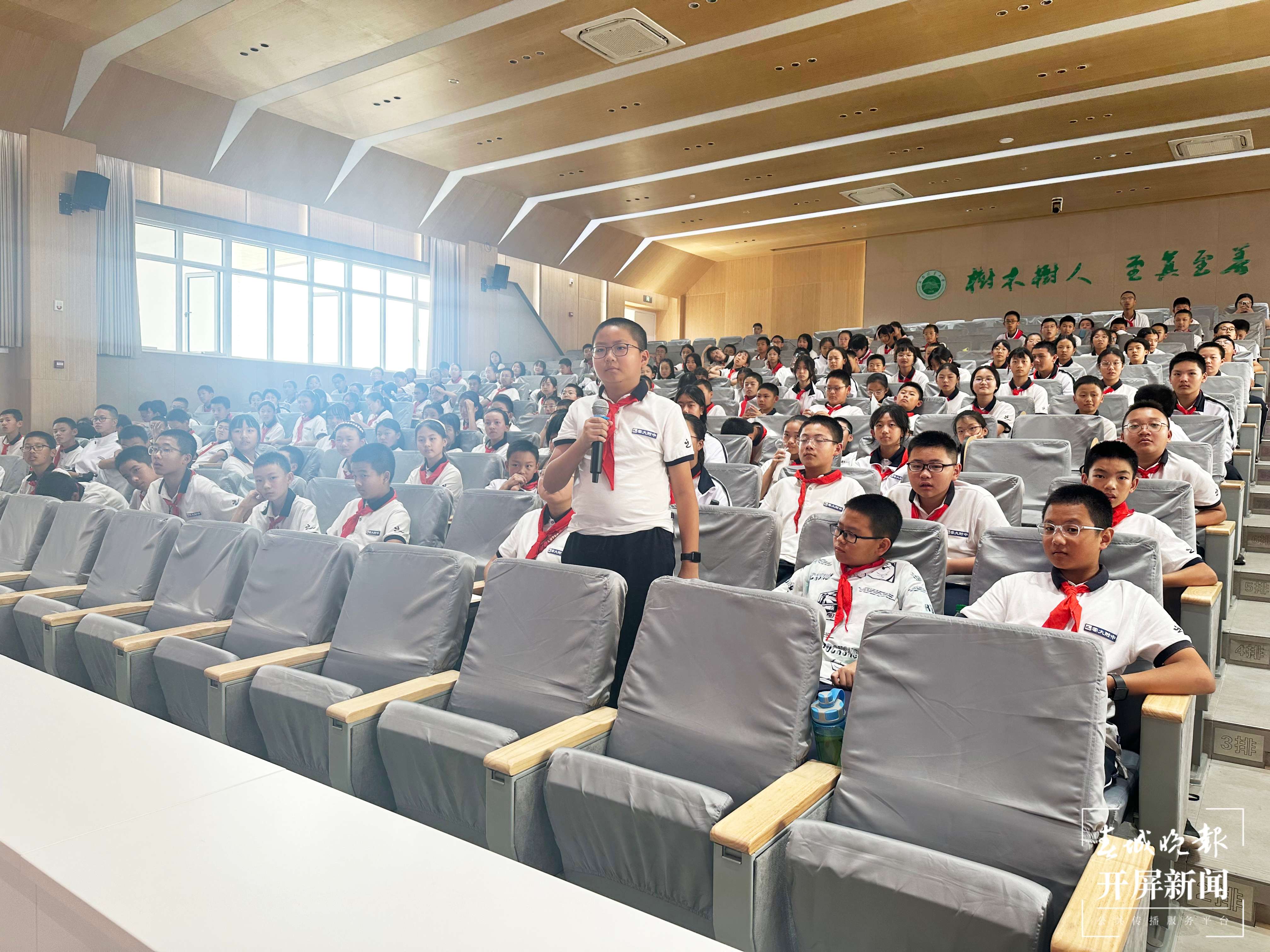 山茶花讲座 学生.jpg