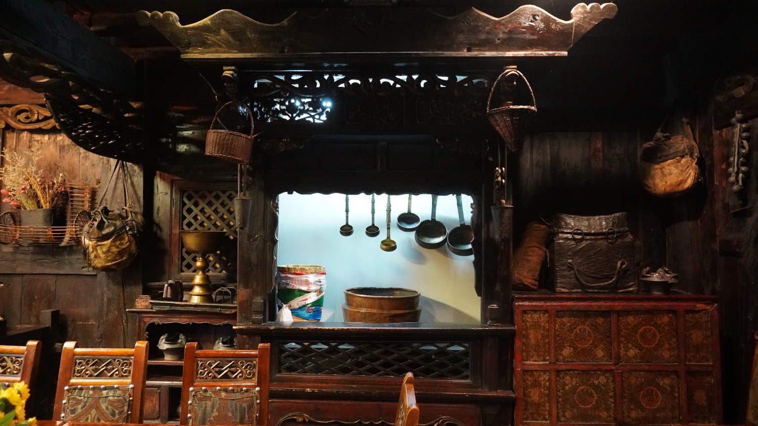 包间内装饰的老物件_副本.jpg