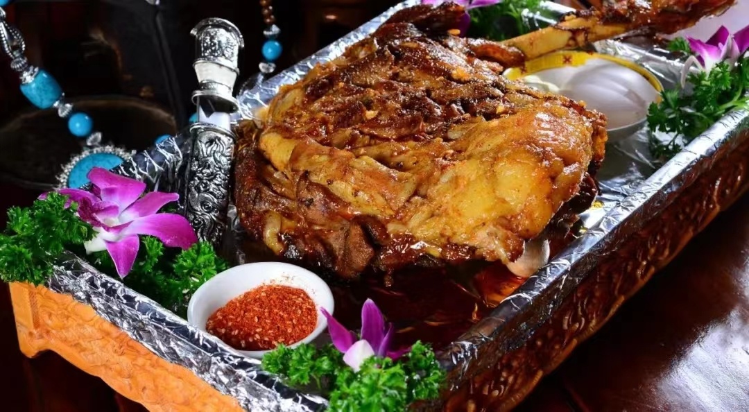 玛吉阿米的特色菜烤羊排  玛吉阿米供图_副本.jpg