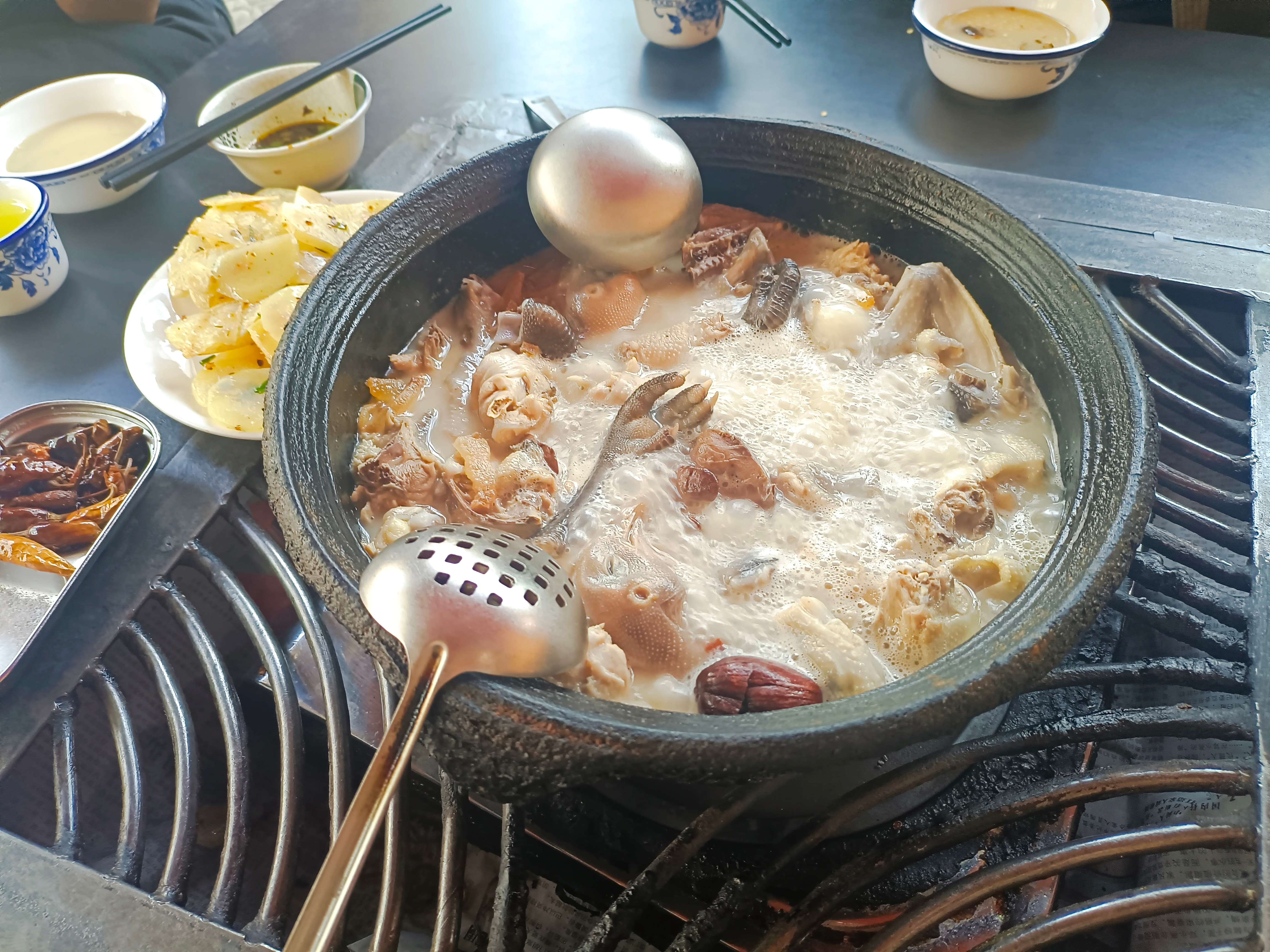 新时代 新迪庆｜来，尝一尝“一口入心，二口入魂”的尼西鸡