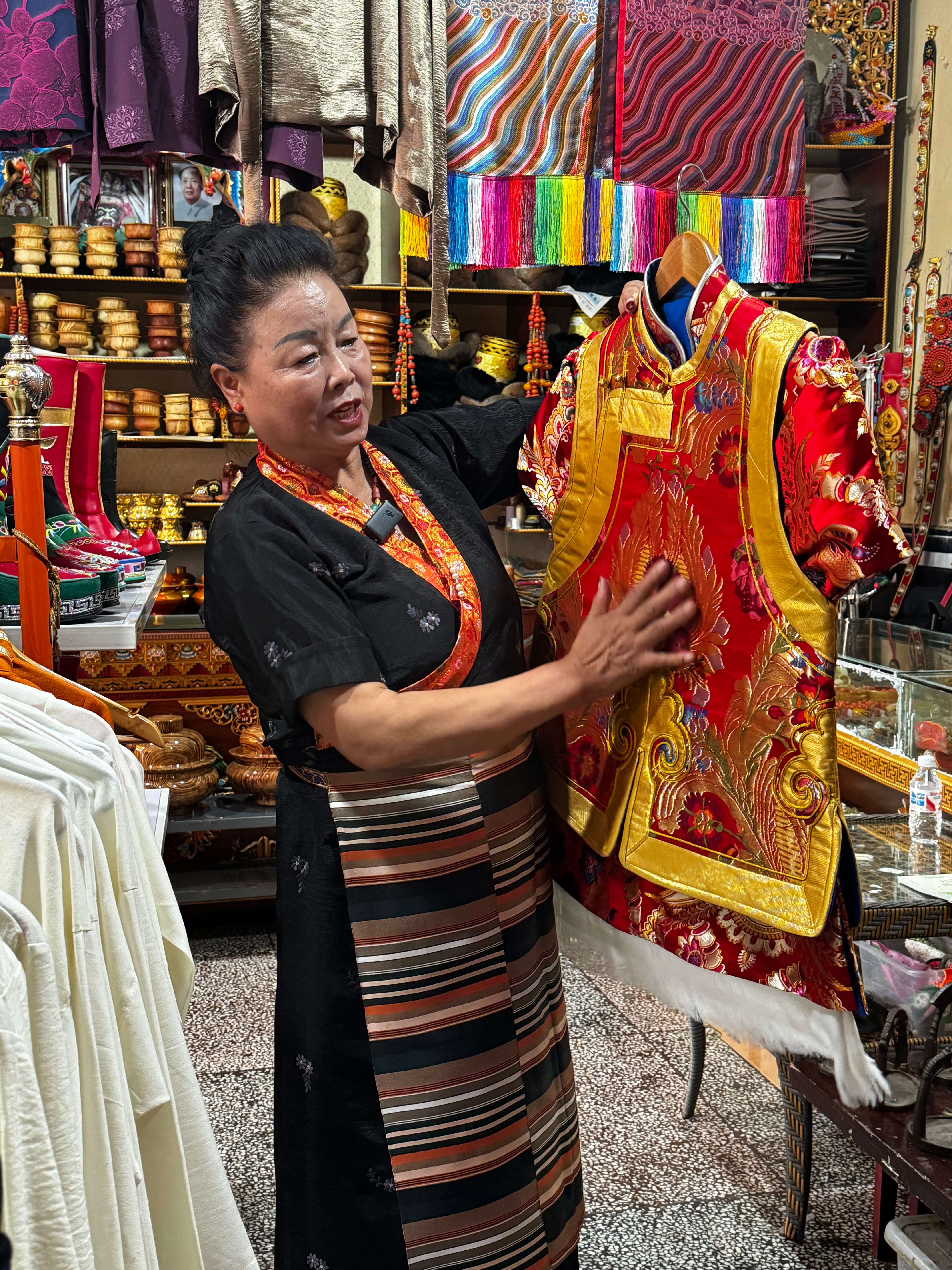 【新时代 新迪庆】八看五比之“衣”篇:一身藏族服饰 见证时代变迁