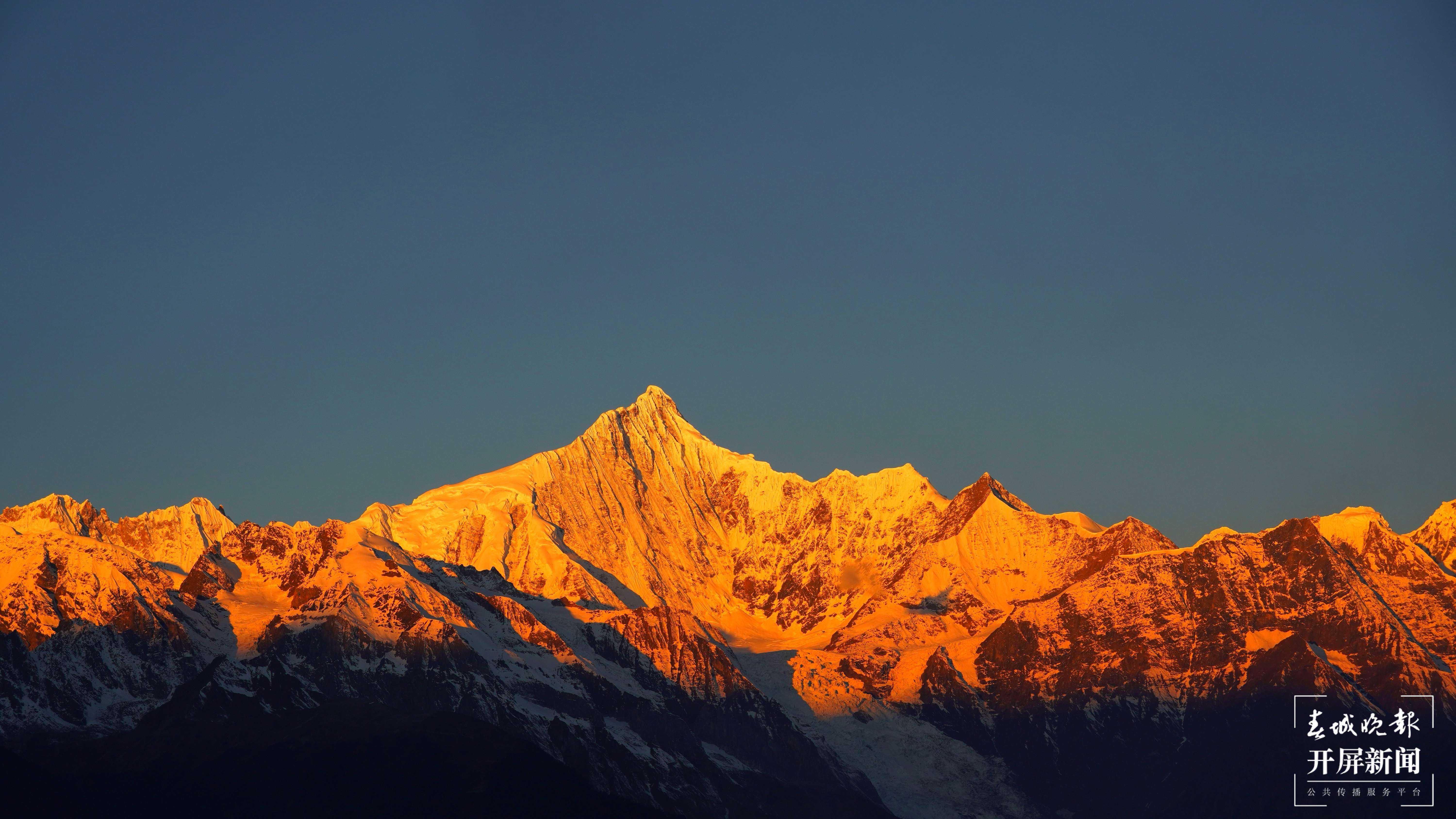 日照金山的梅里雪山 (6).jpg