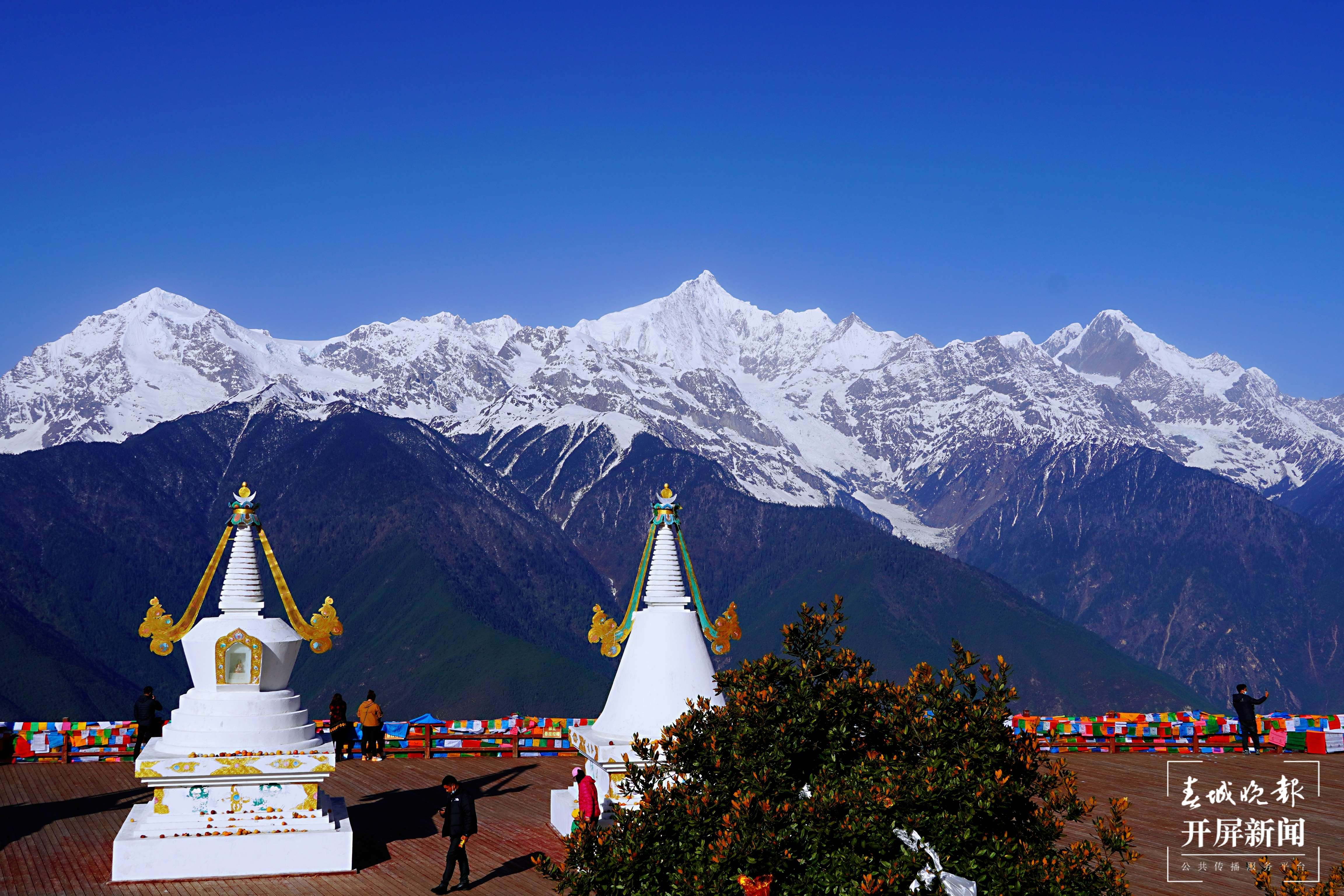 日照金山的梅里雪山 (1).jpg