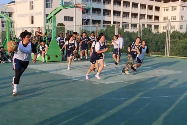 昆一中晋宁学校“星火杯”篮球赛圆满落幕