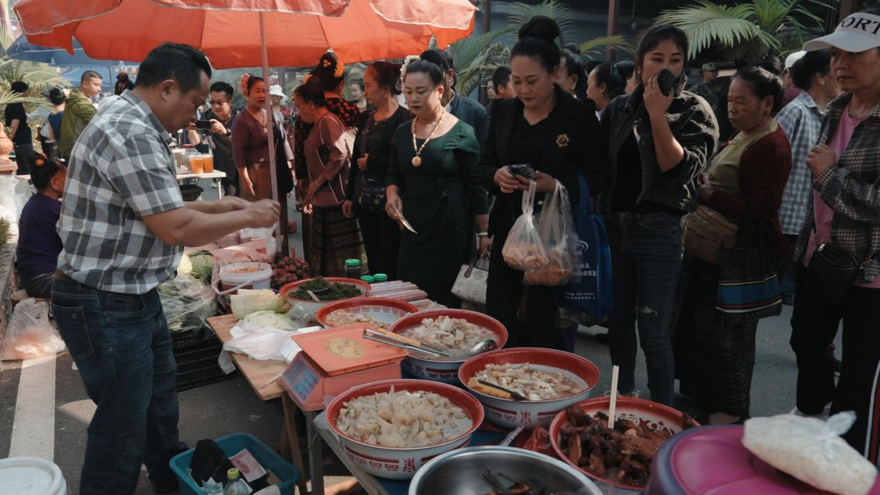 沿着边境看中国｜云南景洪曼费村：盛产“幸福”的地方